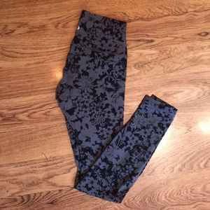 Lululemon Legging - black floral size 4